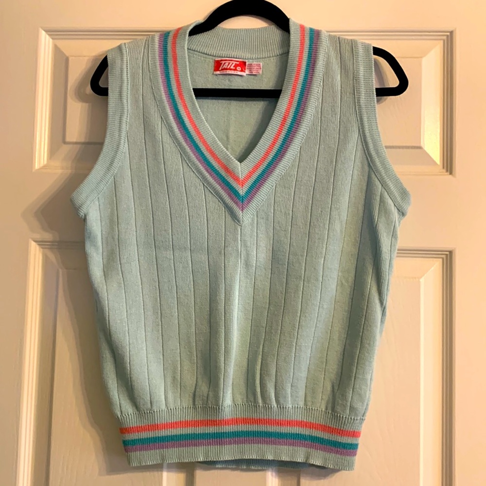 Tail V Neck Vest